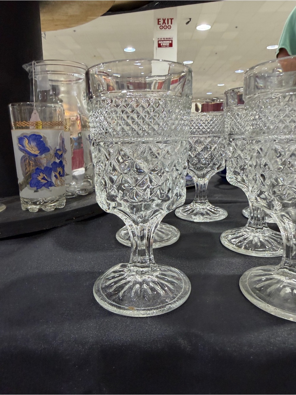 8 Vintage Anchor Hocking Wexford Waffle Pressed Glass Wine Glasses - Picture 3 of 4